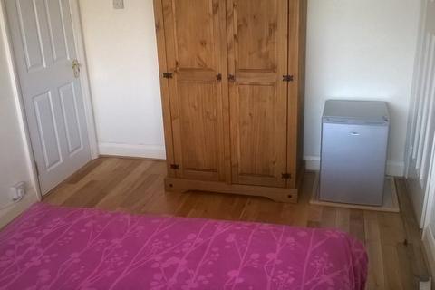 undefined, Central Avenue, Hounslow TW3