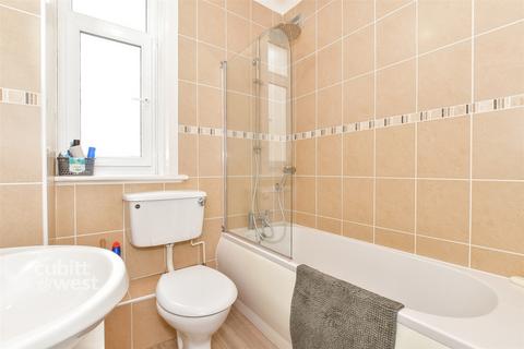 2 bedroom apartment to rent, Wessex Avenue Bognor Regis PO21
