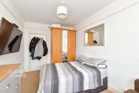 2 bedroom apartment to rent, Wessex Avenue Bognor Regis PO21