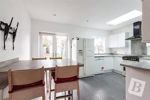 3 bedroom terraced house for sale, Birch Crescent, Hornchurch, RM11