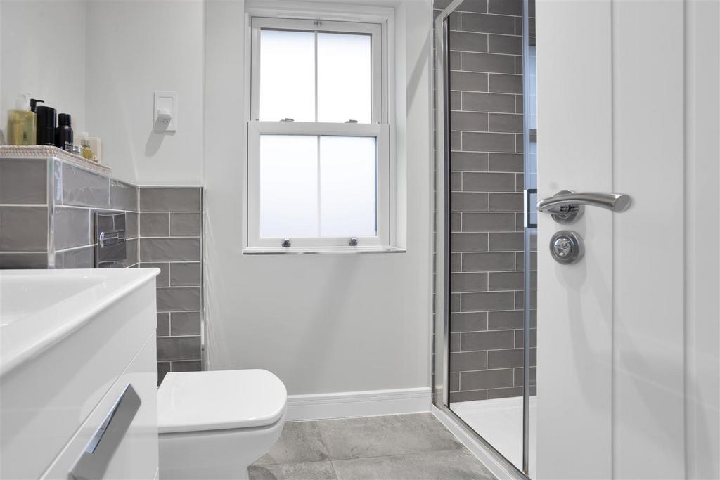 En suite to bedroom one