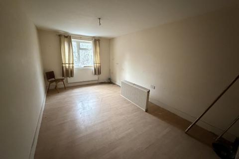 2 bedroom flat for sale, Mixed use shop with two flats – Myddleton Road, London N22
