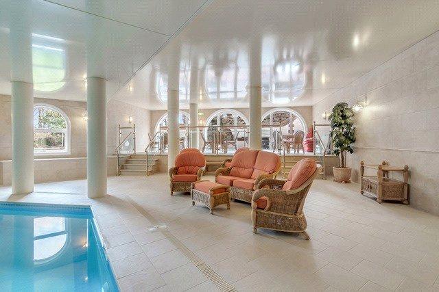 Pool Seating