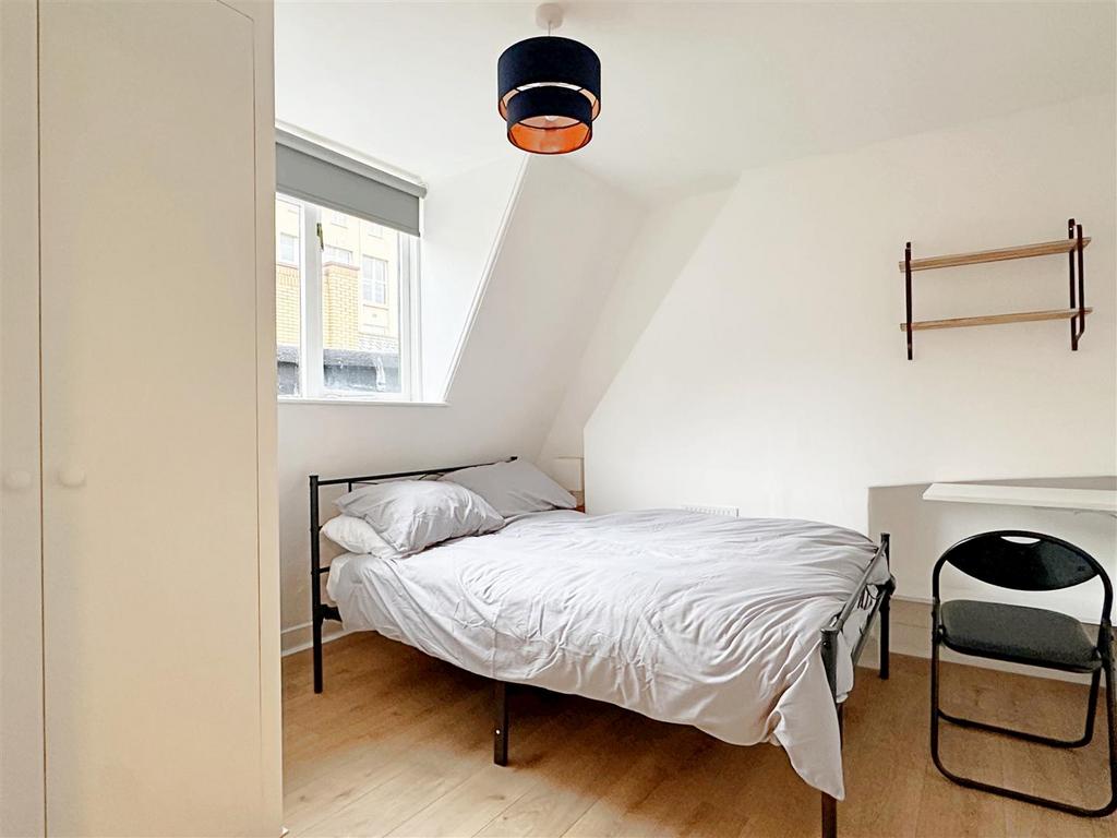 Bedroom 5 (3).JPG