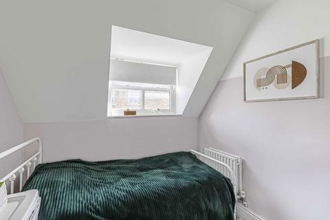 2 bedroom flat for sale, Creswick Road, London W3