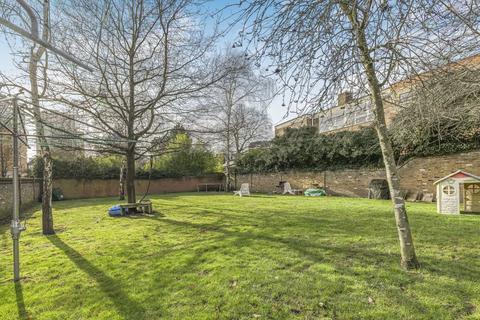 2 bedroom flat for sale, Creswick Road, London W3