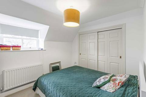 2 bedroom flat for sale, Creswick Road, London W3