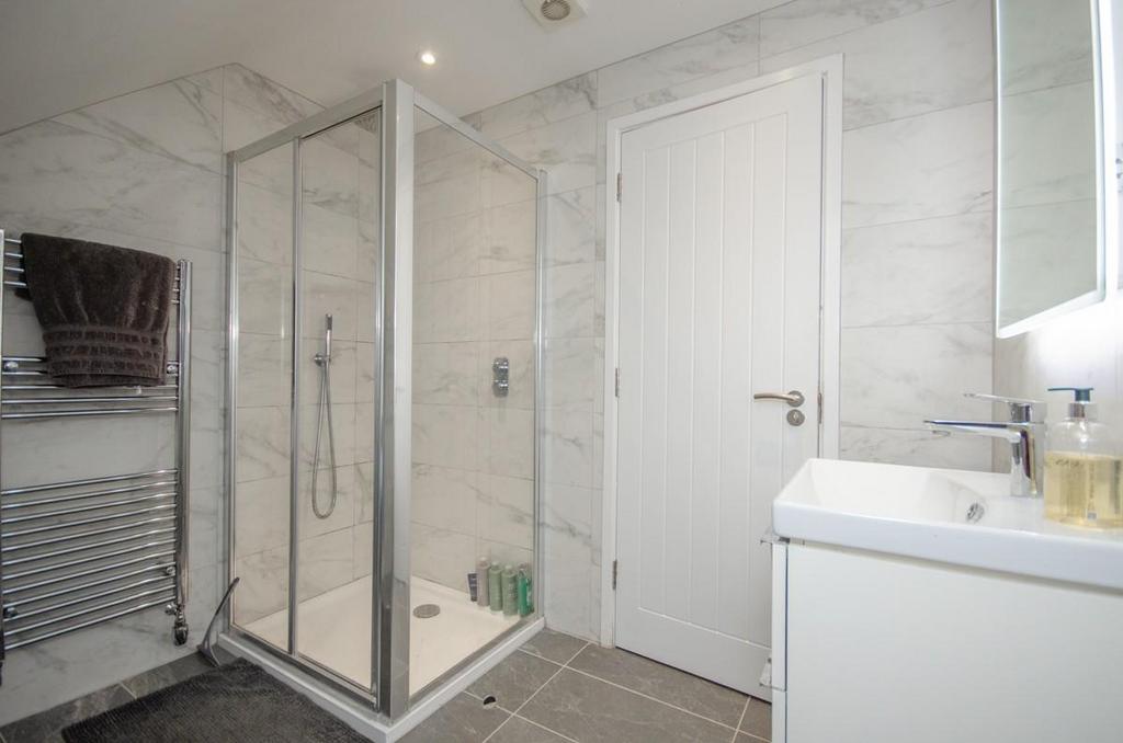 Ensuite pic 2.jpg