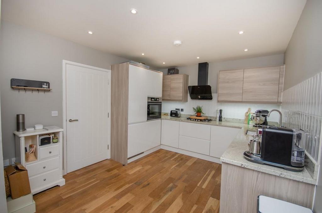 Kitchen pic 2.jpg