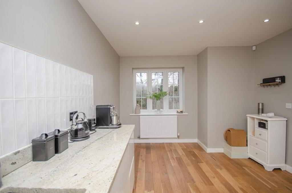 Kitchen pic 3.jpg