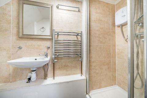Studio to rent, Fulham Broadway, London SW6