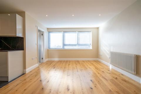 Studio to rent, Park House, Seven Sisters Road, Finsbury Park, N4