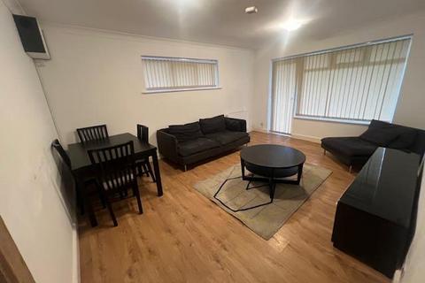2 bedroom flat to rent, Manor Road, Bournemouth