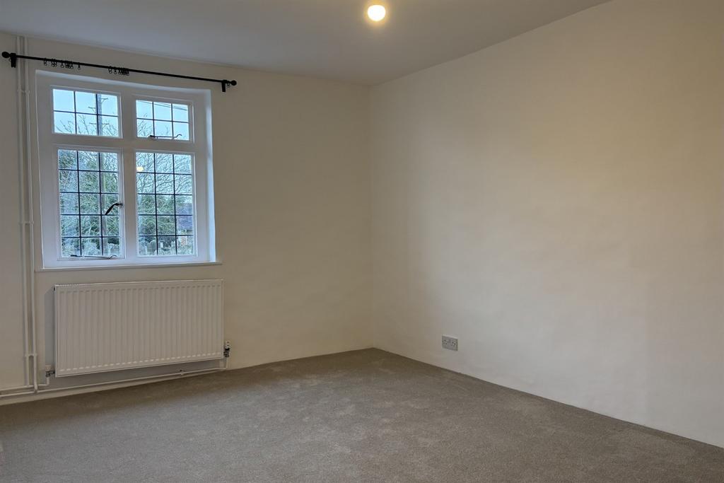 Master Bedroom (Main