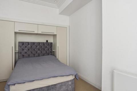 1 bedroom apartment to rent, Porchester Place, London W2