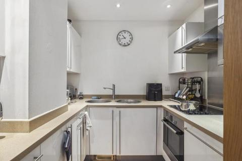 1 bedroom apartment to rent, Porchester Place, London W2