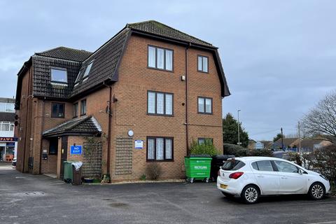 1 bedroom flat for sale, Lymington Road, New Milton, Hampshire. BH25 6PZ
