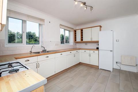 3 bedroom end of terrace house to rent, Lowland Road, Milton Keynes MK4