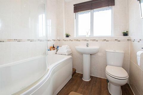 3 bedroom end of terrace house to rent, Lowland Road, Milton Keynes MK4