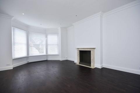 2 bedroom flat to rent, Fitzjohns Avenue, Hampstead, London, NW3