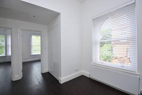 2 bedroom flat to rent, Fitzjohns Avenue, Hampstead, London, NW3