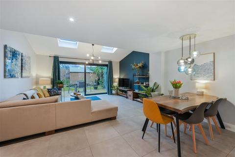 undefined, Hunters Close, Epsom