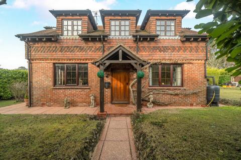 4 bedroom detached house for sale, Heath Close, Surrey GU26