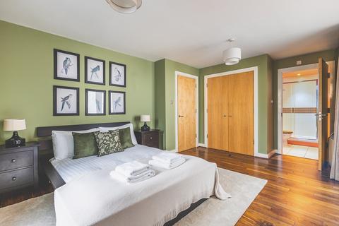 2 bedroom flat to rent,  Hardwicks Square, London SW18