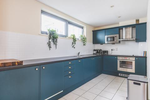 2 bedroom flat to rent,  Hardwicks Square, London SW18