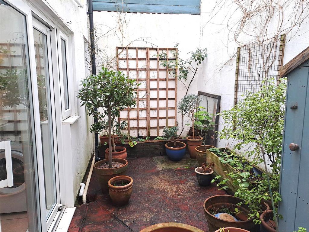 Patio 2.jpg