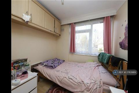 3 bedroom terraced house to rent, Rose Court, Pinner, HA5