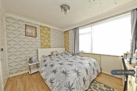 3 bedroom terraced house to rent, Rose Court, Pinner, HA5