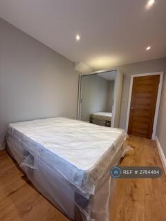 2 bedroom flat to rent, High Road, London, N12