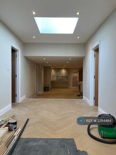 undefined, High Road, London, N12