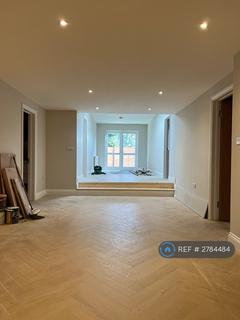 2 bedroom flat to rent, High Road, London, N12
