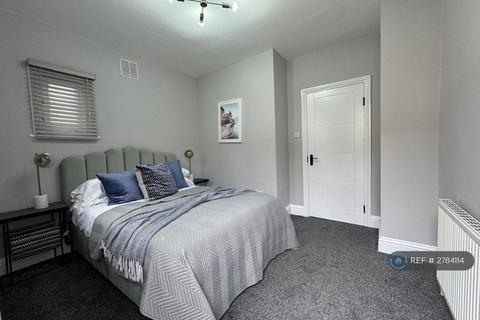 2 bedroom flat to rent, Tennyson St, London, SW8