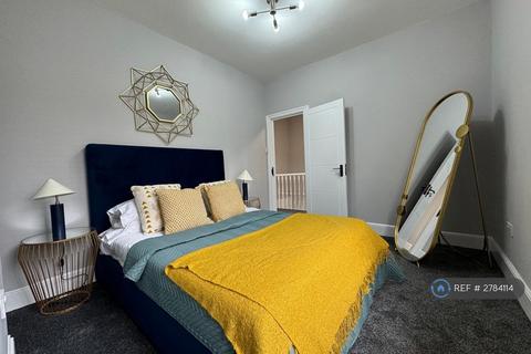 2 bedroom flat to rent, Tennyson St, London, SW8
