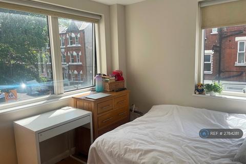 3 bedroom flat to rent, Cherwell House, London, SW17