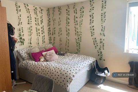 3 bedroom flat to rent, Cherwell House, London, SW17