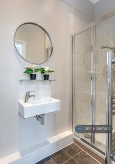 1 bedroom in a house share to rent, Grantham Road, London, SW9