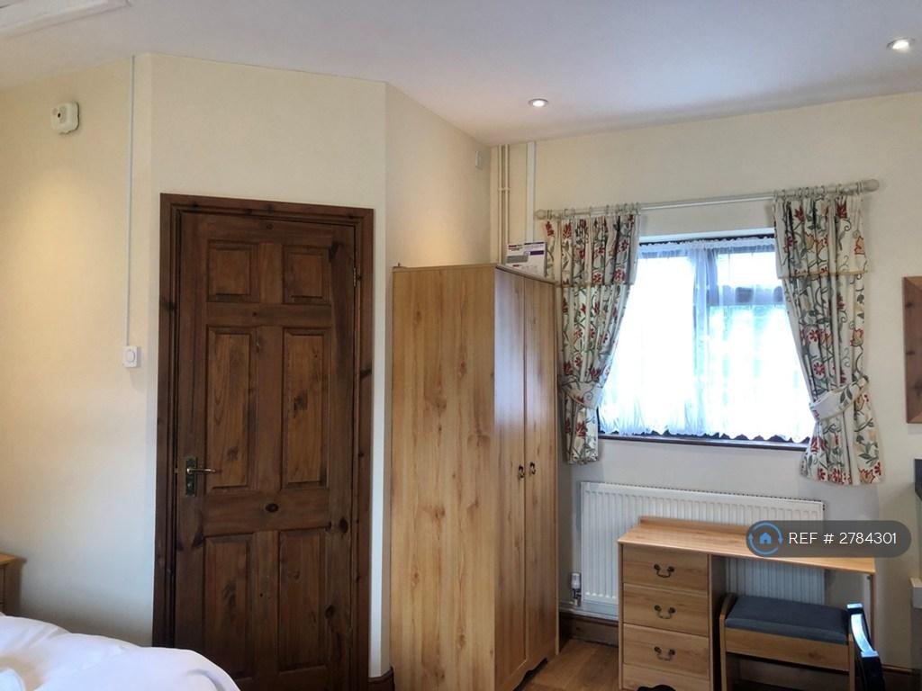 Dressing Table And Wardrobe
