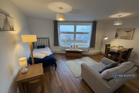 Studio to rent, Akenside Road, London, NW3