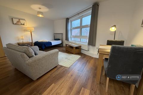 Studio to rent, Akenside Road, London, NW3