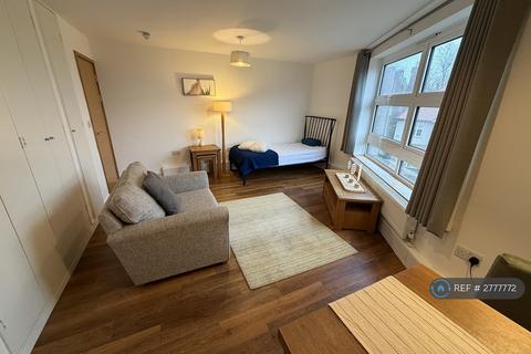 Studio to rent, Akenside Road, London, NW3