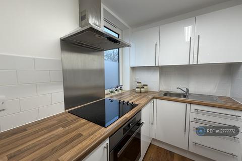 Studio to rent, Akenside Road, London, NW3