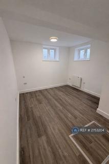 Studio to rent, Edgware Road, London, NW2