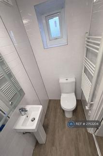 Studio to rent, Edgware Road, London, NW2