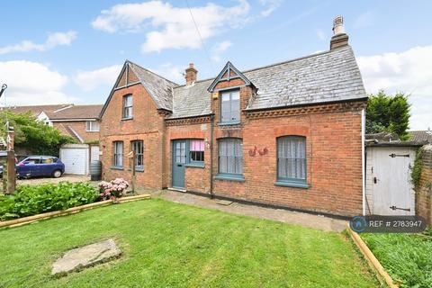 3 bedroom detached house to rent, De Cham Road, St Leonards-On-Sea, TN37