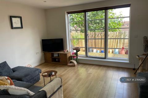 3 bedroom flat to rent, Mayfield House, London, SW17