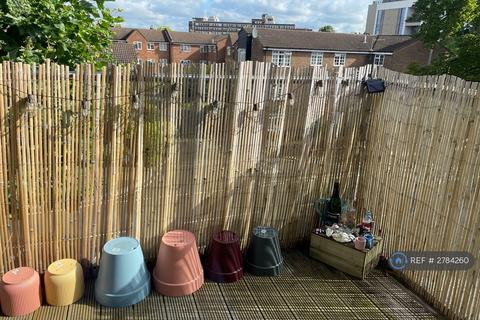 3 bedroom flat to rent, Mayfield House, London, SW17